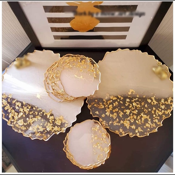 Set of 4 Coasters and 1 Large Tray - Picture 2 of 8